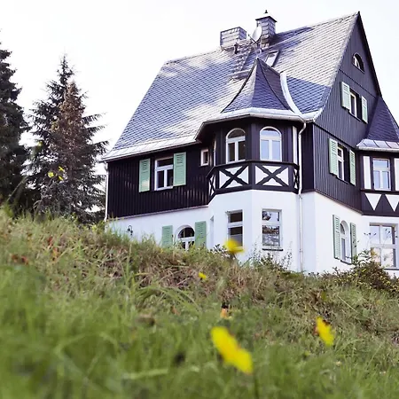 Ahornallee * Kurort Baerenburg